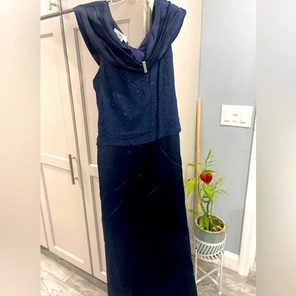 Patra Starburst Lace Gown woman’s size 16 - Picture 3 of 15